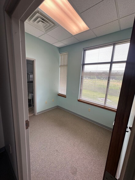 More Photos Of 19101 E Valley View Pky, Independence Medical For Sale