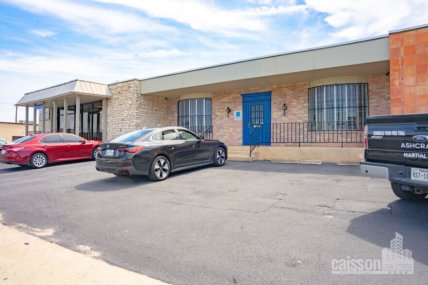 More Photos Of 12114-12122 Radium St, San Antonio Service For Lease