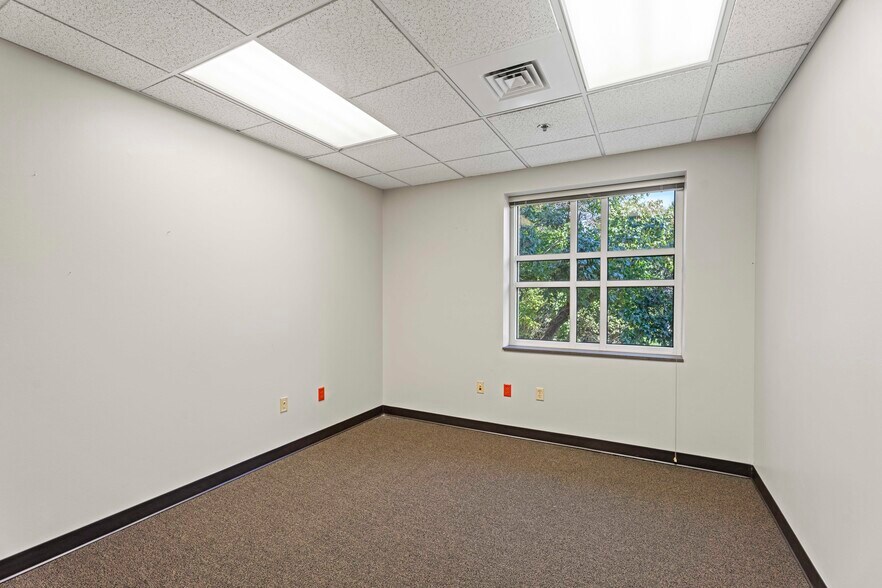 More Photos Of 2778 N Webb Rd, Wichita Medical For Sale