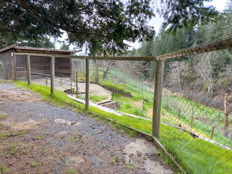 More Photos Of 46914 US-101, Bandon General Retail For Sale