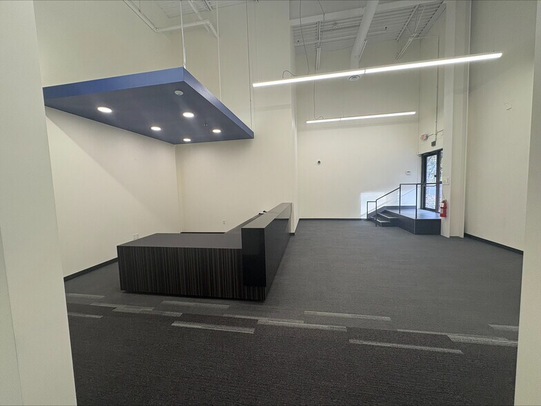 More Photos Of 1000 Kristen Ct, Vadnais Heights Distribution For Lease