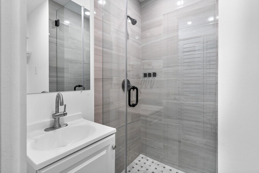 More Photos Of 301 NE 1st St, Delray Beach Freestanding For Sale