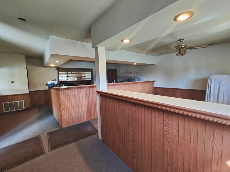 More Photos Of 202 N. Sixth St, Altamont Industrial For Sale