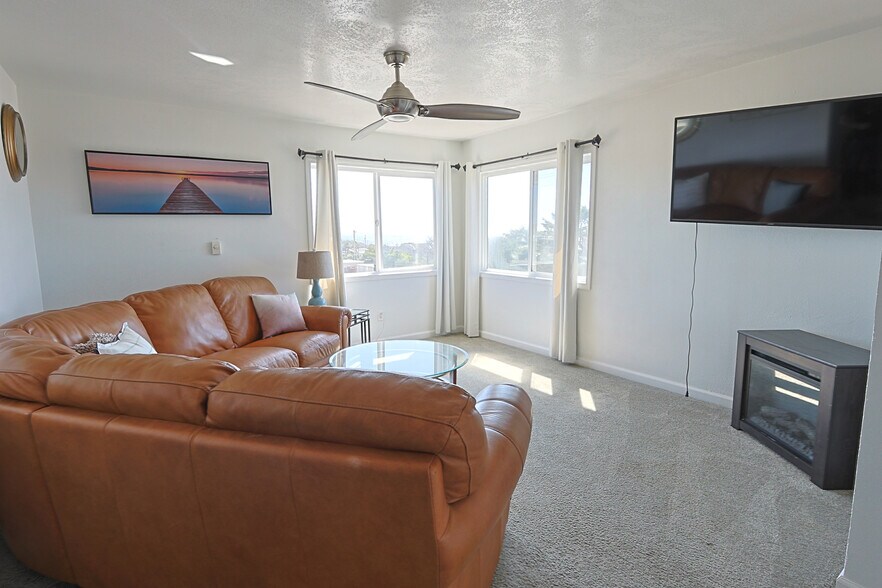 More Photos Of 754 SW Coast Hwy, Newport Hotel For Sale