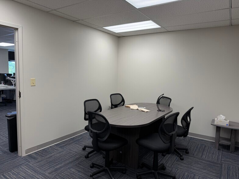 More Photos Of 10200 Linn Station Rd, Louisville Office For Lease