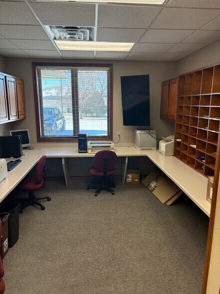 More Photos Of 105 E Bell St, Neenah Medical For Lease
