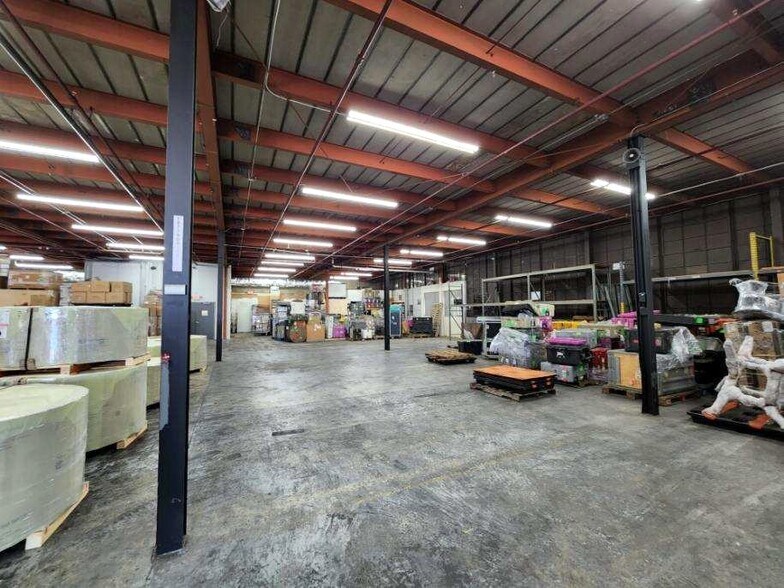 More Photos Of 1071 Springfield Rd, Union Township Showroom For Lease