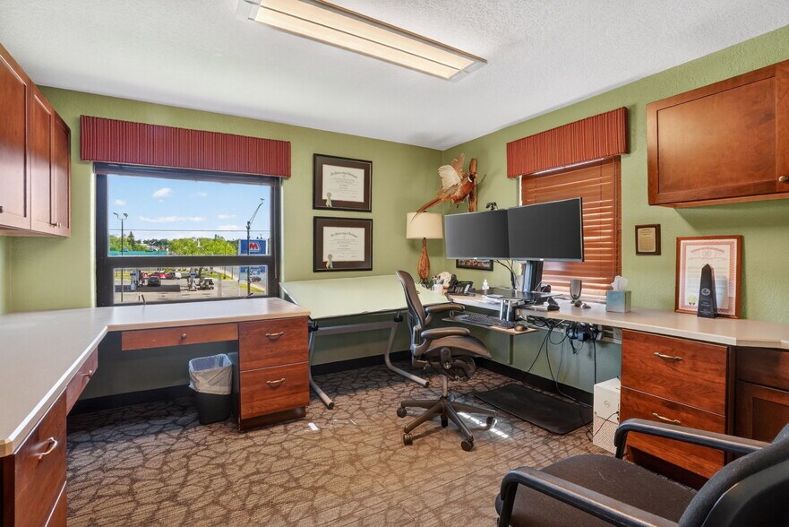 More Photos Of 1104 S Mitchell St, Cadillac Office For Sale