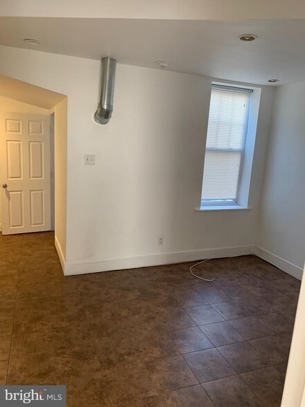 More Photos Of 107 N 6th St, Camden Office Residential For Sale