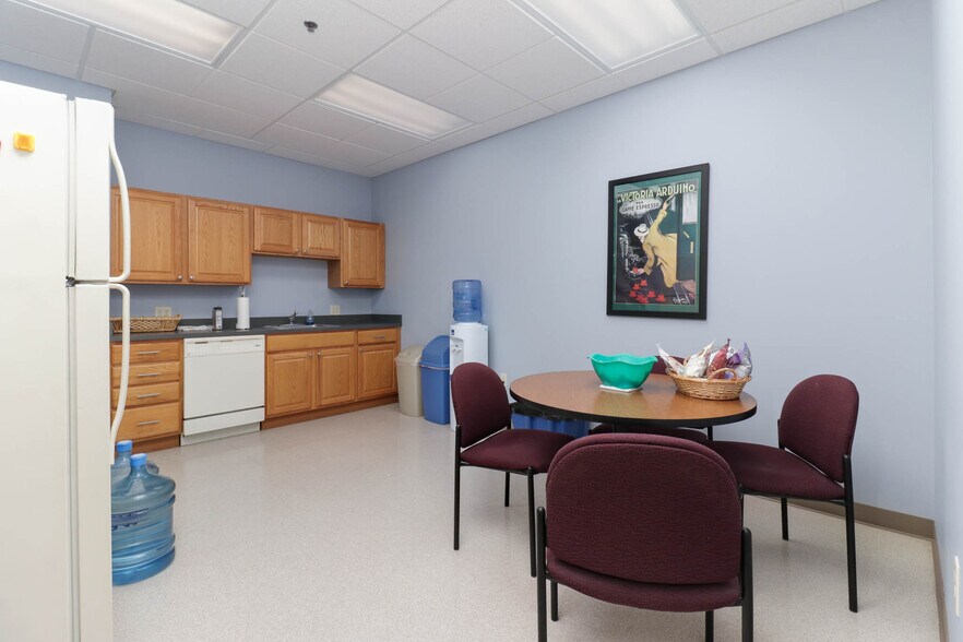More Photos Of 407 Detroit Ave, Bloomington Office For Sale