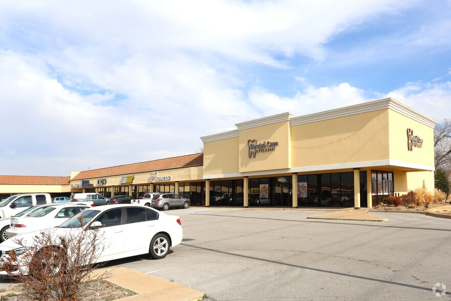 More Photos Of 723-821 W Danforth Rd, Edmond Unknown For Lease