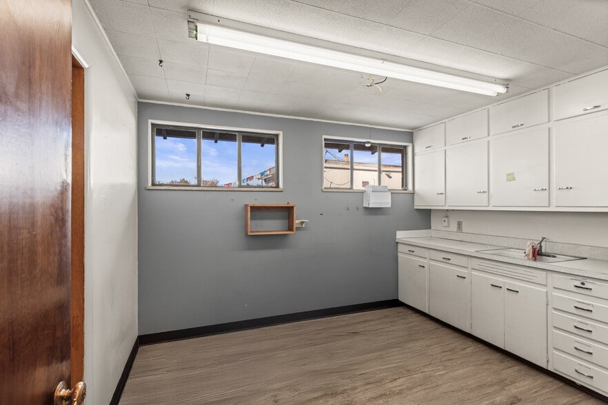 More Photos Of 1454 Tamarac St, Denver Flex For Sale