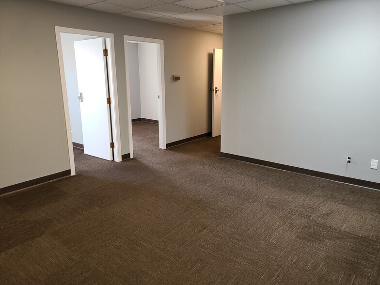 More Photos Of 6780 Southwest Ave, Saint Louis Flex For Lease