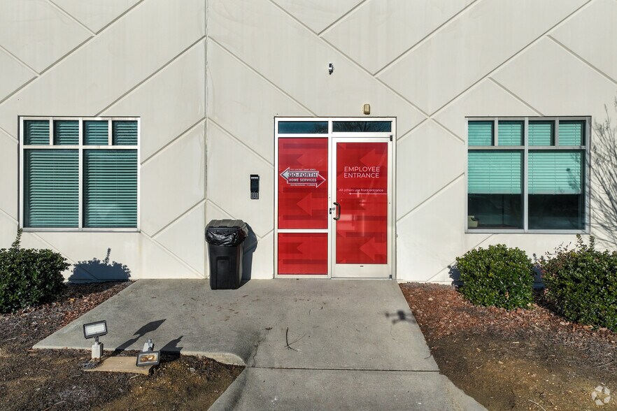 More Photos Of 4000 Ossi Ct, High Point Medical For Lease