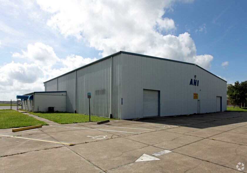 More Photos Of 1997 Industrial Dr, Deland Airplane Hangar For Sale
