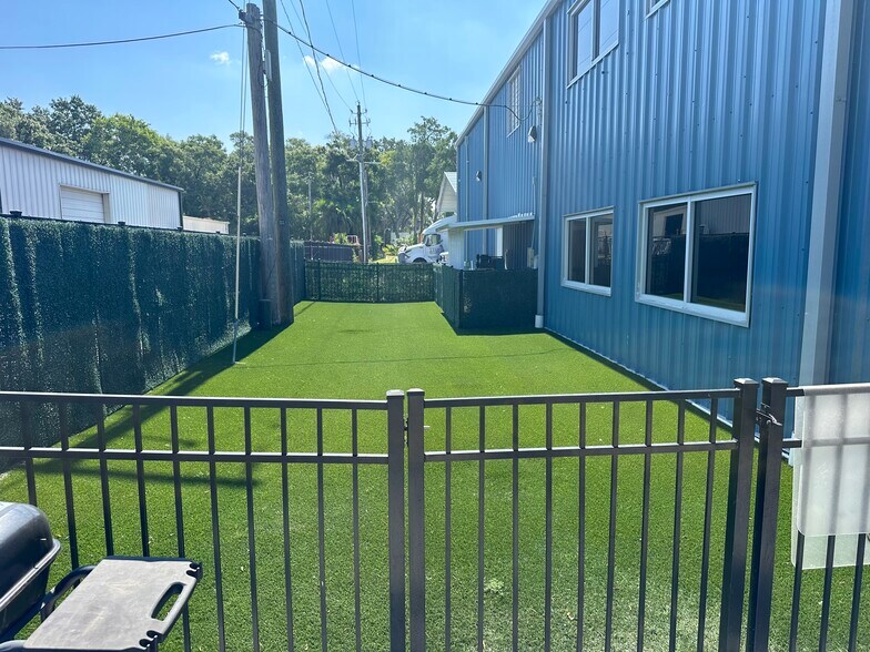 More Photos Of 6015 N US Highway 301, Tampa Warehouse For Lease