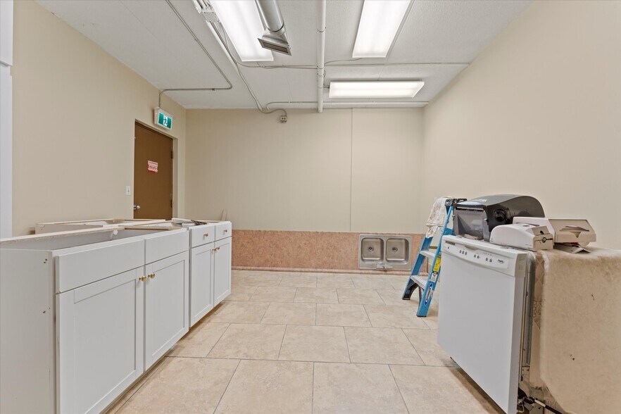 More Photos Of 711 Pelissier St, Windsor Office For Sale