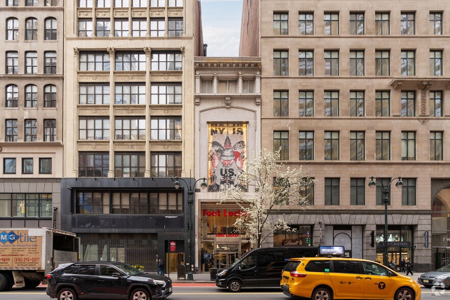 More Photos Of 11 W 34th St, New York Storefront For Sale