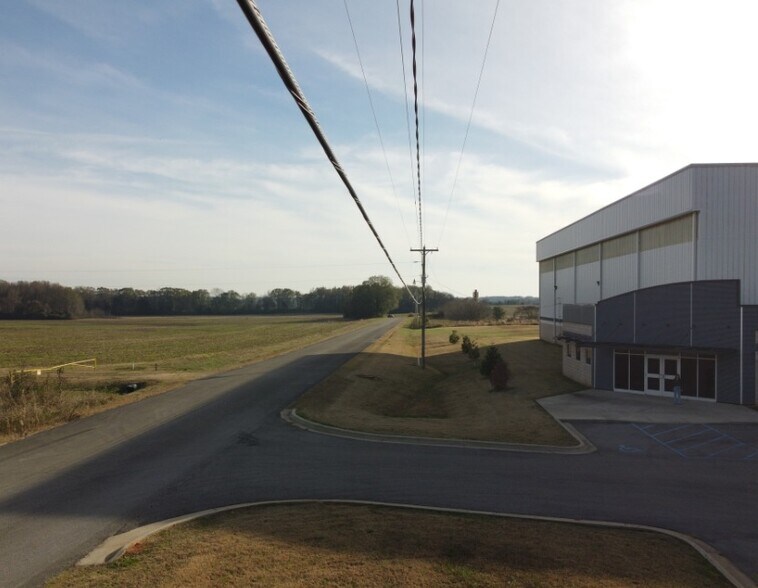 More Photos Of 105 Jarvis Brewer Dr, Rogersville Industrial For Lease