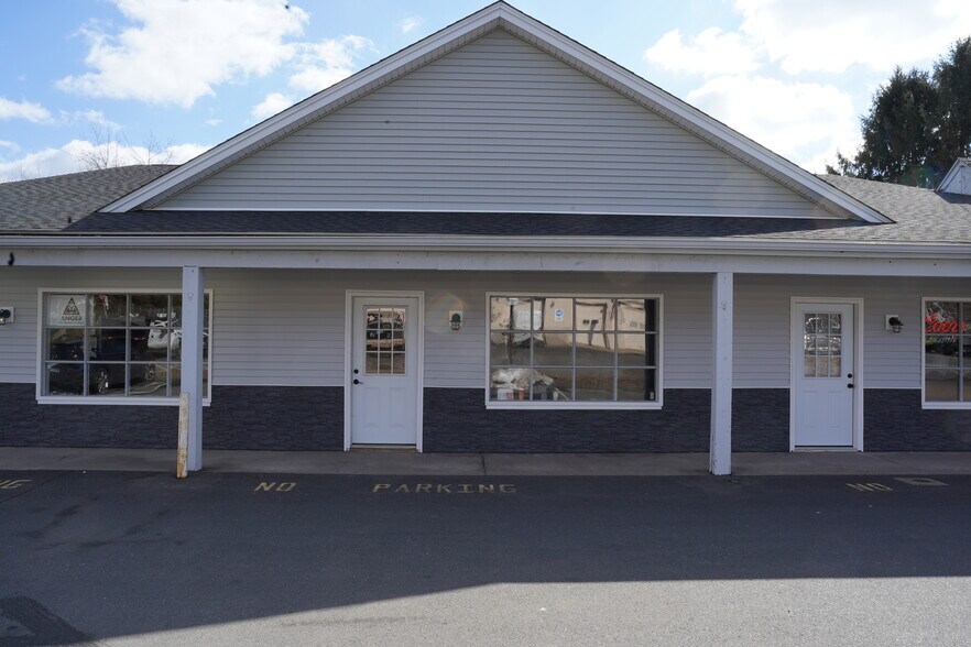 More Photos Of 968 Killingworth Rd, Haddam Freestanding For Lease
