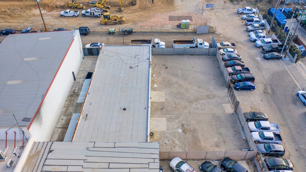 More Photos Of 23045 Drayton St, Santa Clarita Warehouse For Sale