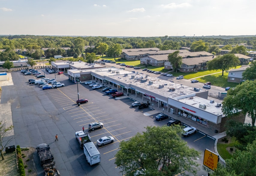 More Photos Of 10S620-10S644 S Kingery Hwy, Willowbrook Auto Repair For Sale