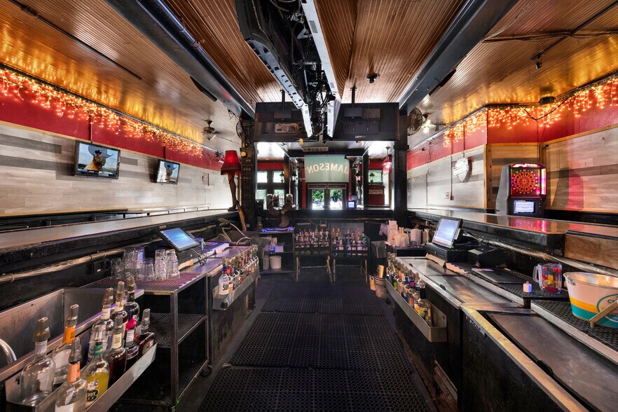 More Photos Of 139 E Hopkins St, San Marcos Bar For Sale