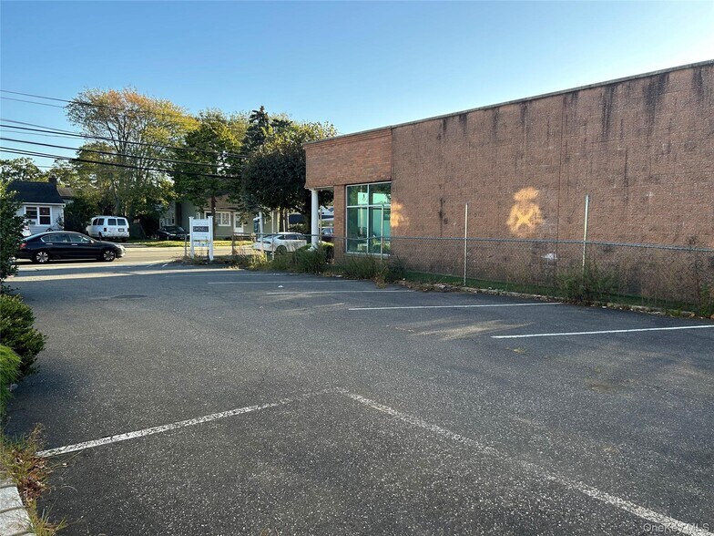 More Photos Of 361 Union Blvd, West Islip Office For Sale