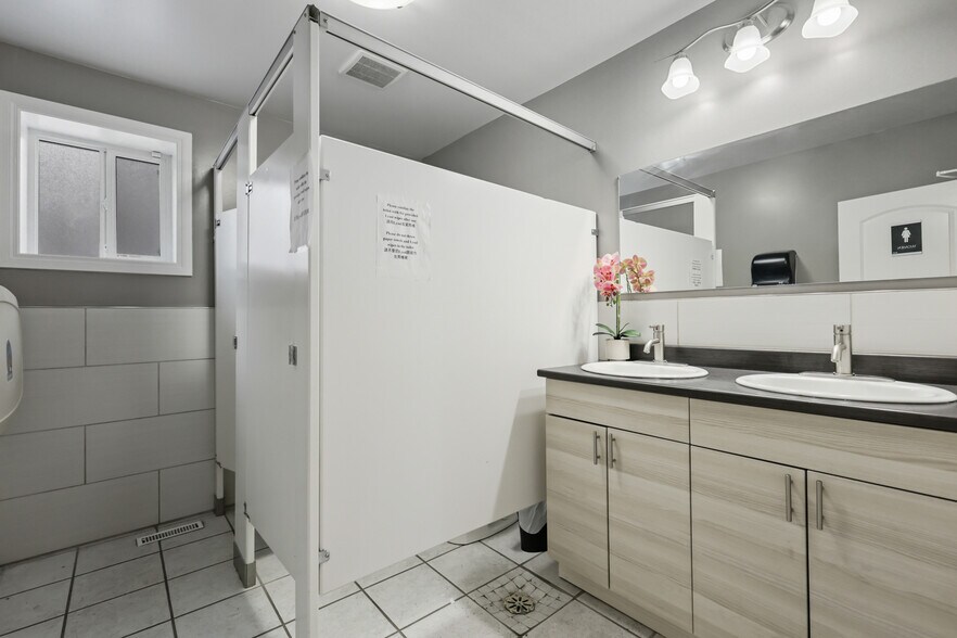 More Photos Of 232 8A St NE, Calgary Religious Facility For Sale