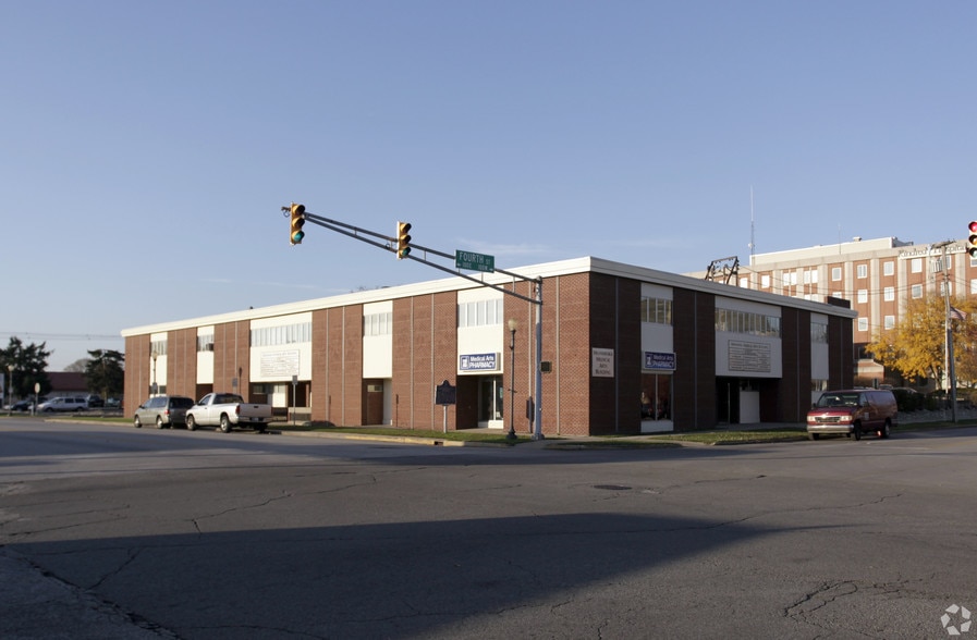 More Photos Of 303 S Main St, Mishawaka Medical For Lease