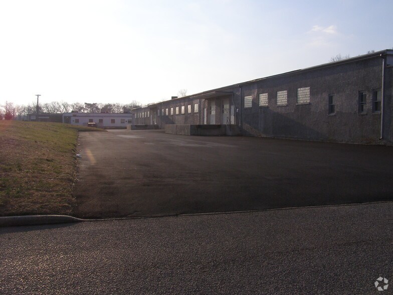 More Photos Of 1818 Rowland St, Riverton Warehouse For Lease