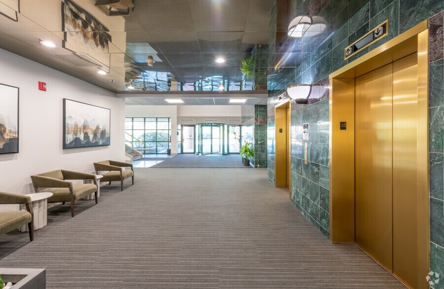 More Photos Of 55 Ferncroft Rd, Danvers Office For Lease