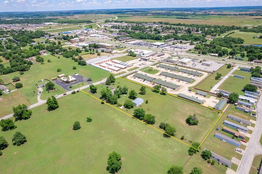 More Photos Of 523 W Country Club Rd, Chickasha Office Residential For Sale