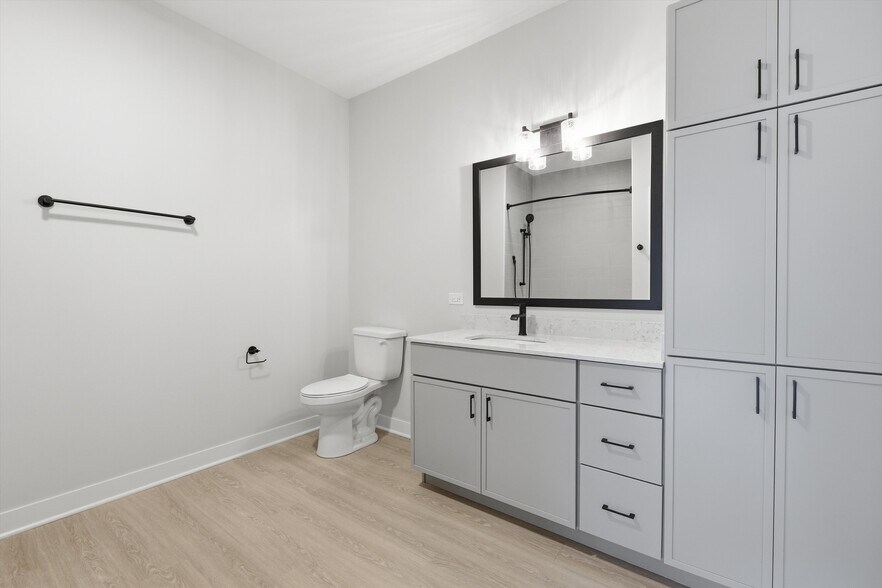 More Photos Of 1850 Glenview Rd, Glenview Apartments For Lease