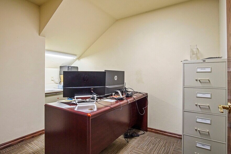 More Photos Of 1006 24th Ave NW, Norman Office For Sale