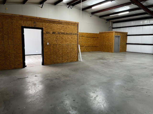 More Photos Of 4902 Roadrunner Rd, Fort Worth Light Distribution For Lease