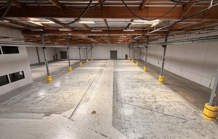 More Photos Of 42136 Avenida Alvarado, Temecula Manufacturing For Sale