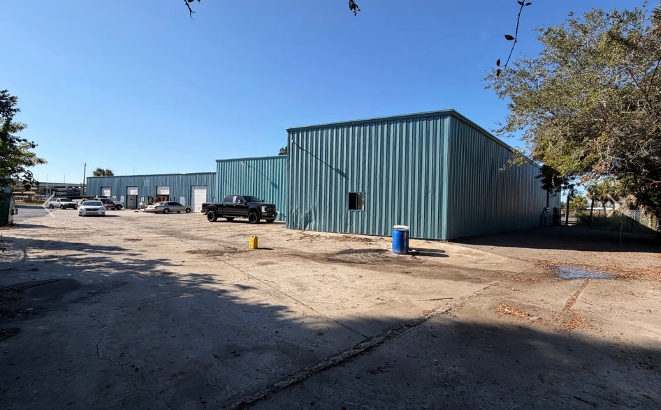 More Photos Of 820 E Fee Ave, Melbourne Warehouse For Lease