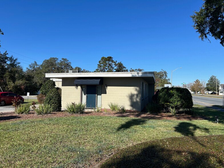 More Photos Of 798 SW Main Blvd, Lake City Office For Sale
