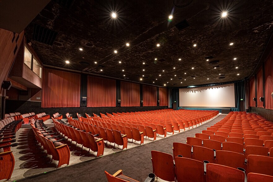 More Photos Of 14948 Crenshaw Blvd, Gardena Movie Theatre For Sale