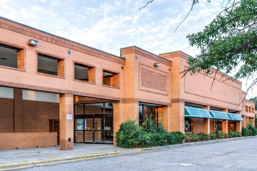 More Photos Of 1677 Westchester Dr, High Point Unknown For Lease