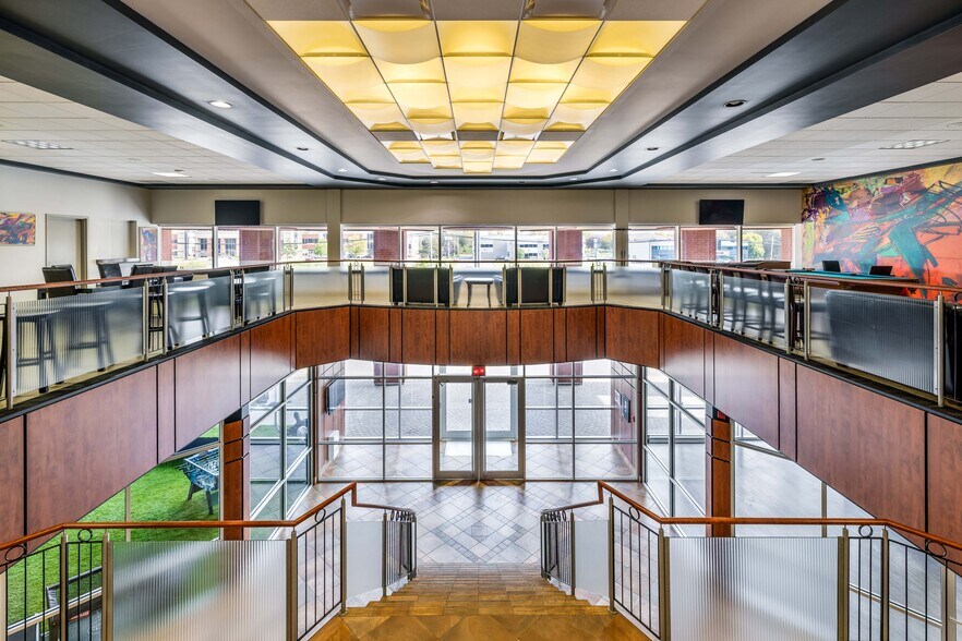 More Photos Of 6655 Boul Pierre-Bertrand, Québec Office For Lease