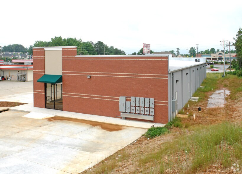 More Photos Of 1261 Merchants Dr, Dallas Freestanding For Lease