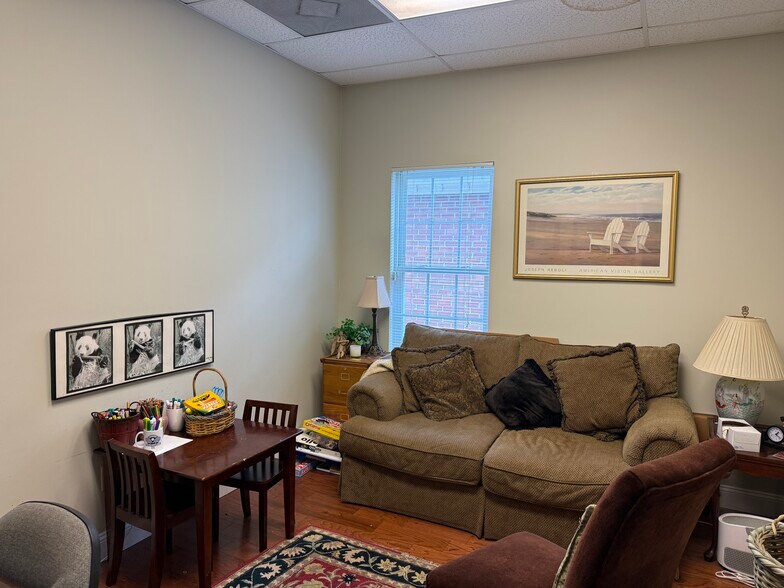 More Photos Of 1147 Cully Rd, Cordova Office For Lease