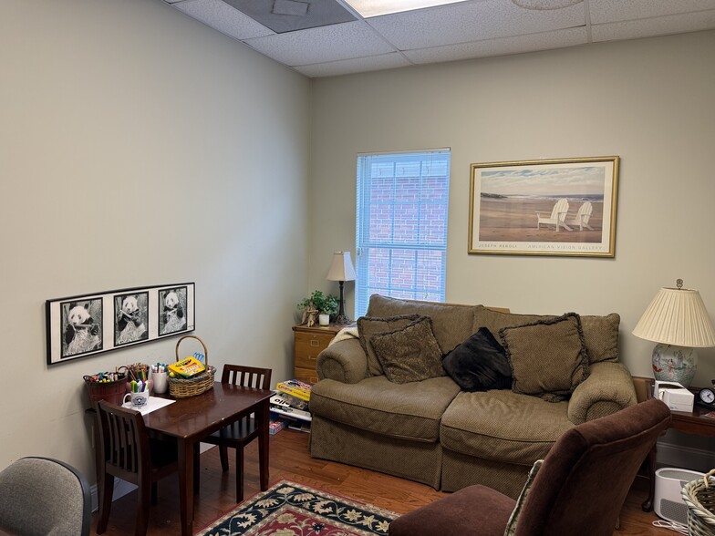 More Photos Of 1147 Cully Rd, Cordova Office For Lease