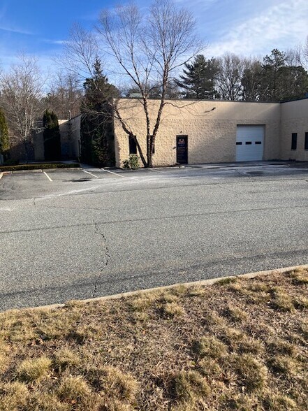 More Photos Of 34 Lark Industrial Pky, Greenville Light Distribution For Lease