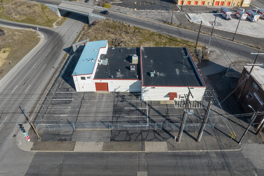 Primary Photo Of 806 E 2nd Ave, Spokane Service For Lease