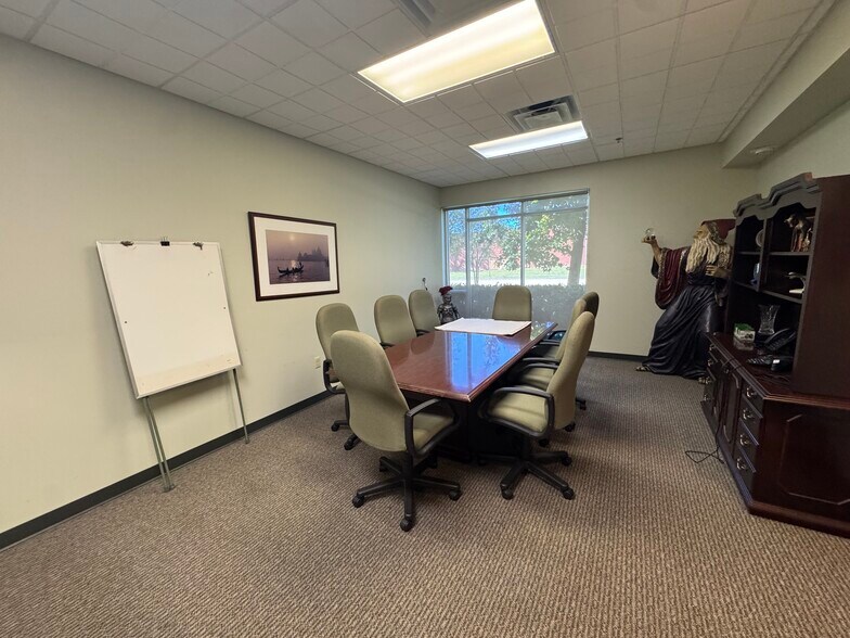 More Photos Of 6420 Hazeltine National Dr, Orlando Manufacturing For Sale