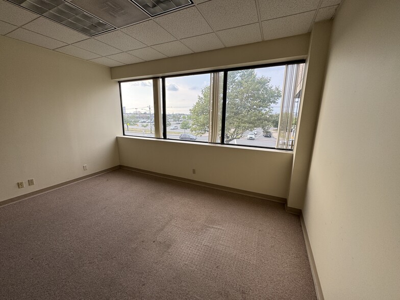 More Photos Of 100 Everett Ave, Chelsea Medical For Lease