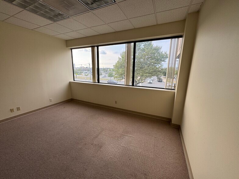 More Photos Of 100 Everett Ave, Chelsea Medical For Lease